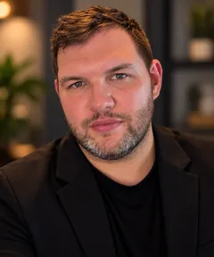 Noah W., founder of DeskFitPro